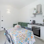 Vanessa Villa *